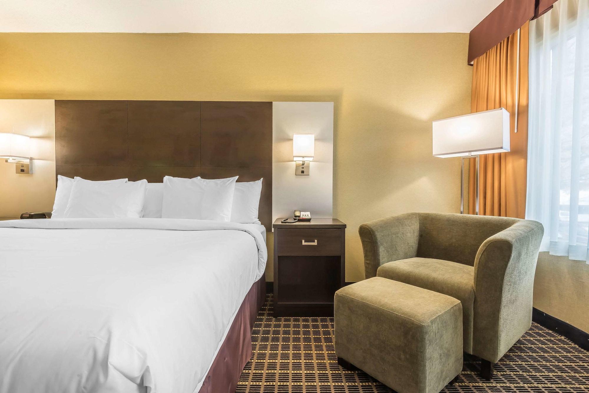Quality Inn & Suites Downtown Windsor Eksteriør billede