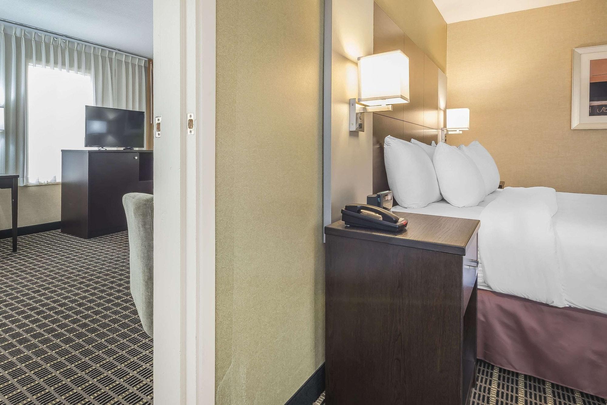 Quality Inn & Suites Downtown Windsor Eksteriør billede