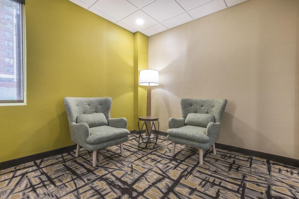 Quality Inn & Suites Downtown Windsor Eksteriør billede