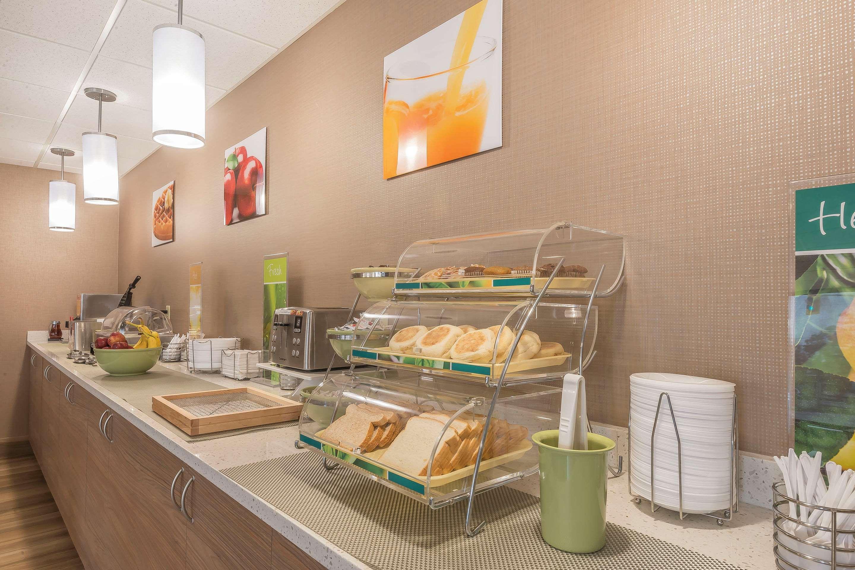 Quality Inn & Suites Downtown Windsor Eksteriør billede