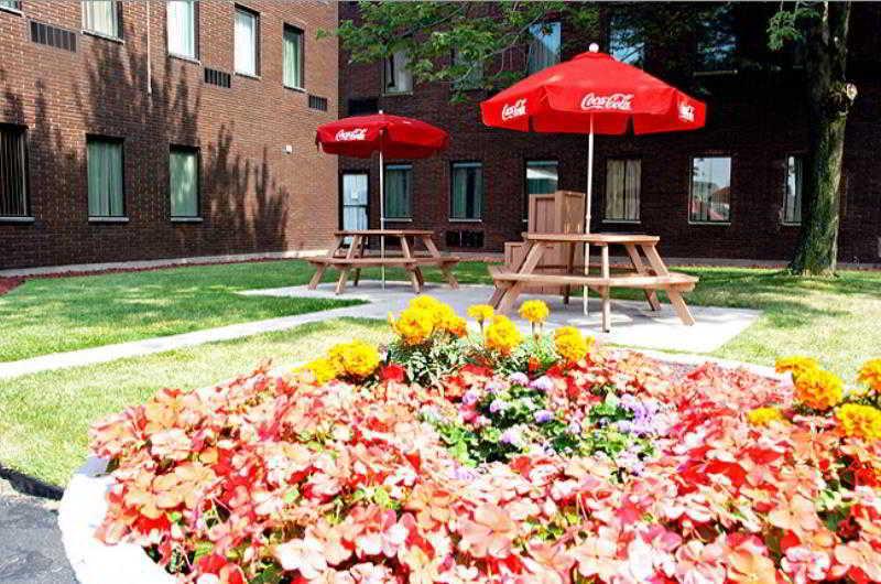 Quality Inn & Suites Downtown Windsor Eksteriør billede